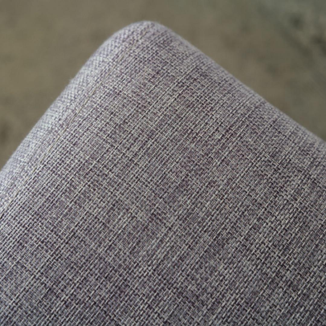 グレーのファブリックダイニングチェア