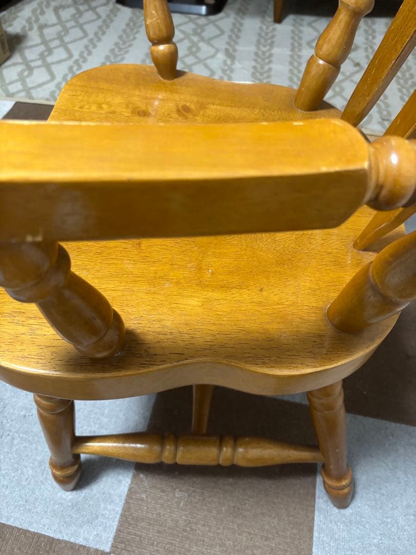 木製アームチェア 肘掛け付き アンティーク調 レトロ椅子