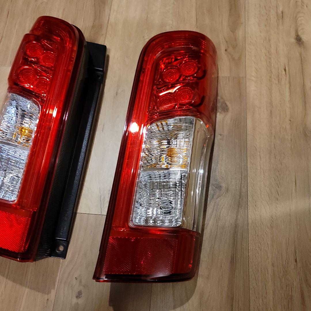 キャラバン E26 純正 後期 LEDテールランプ 2025年製