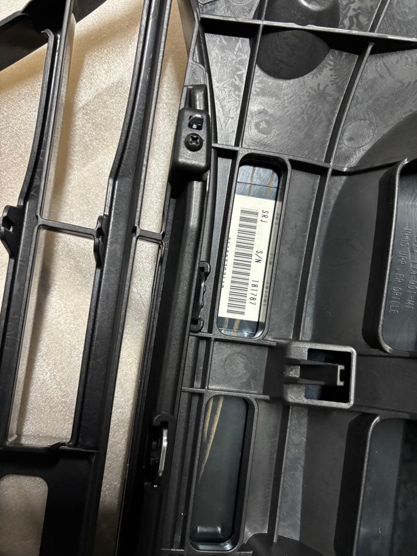 Honda ホンダベゼル RU3 ハイブリッド フロントグリル