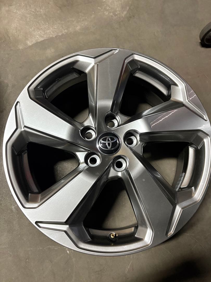 トヨタ RAV4 純正アルミホイール18インチ