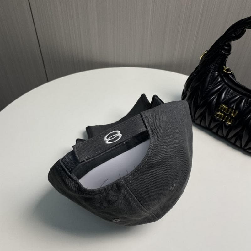 BALENCIAGA キャップ···