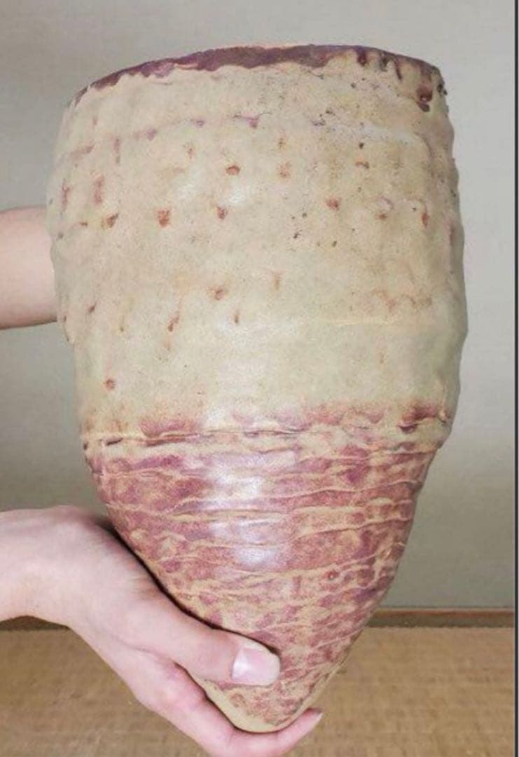 信楽焼 壁掛け花器 円錐形　高さ26㎝