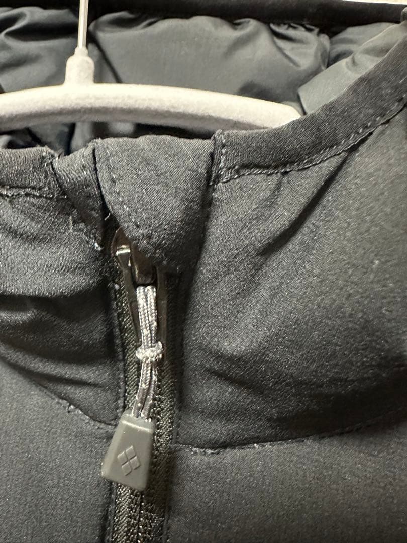 160 モンベル　ブラック ダウンジャケット フード付き