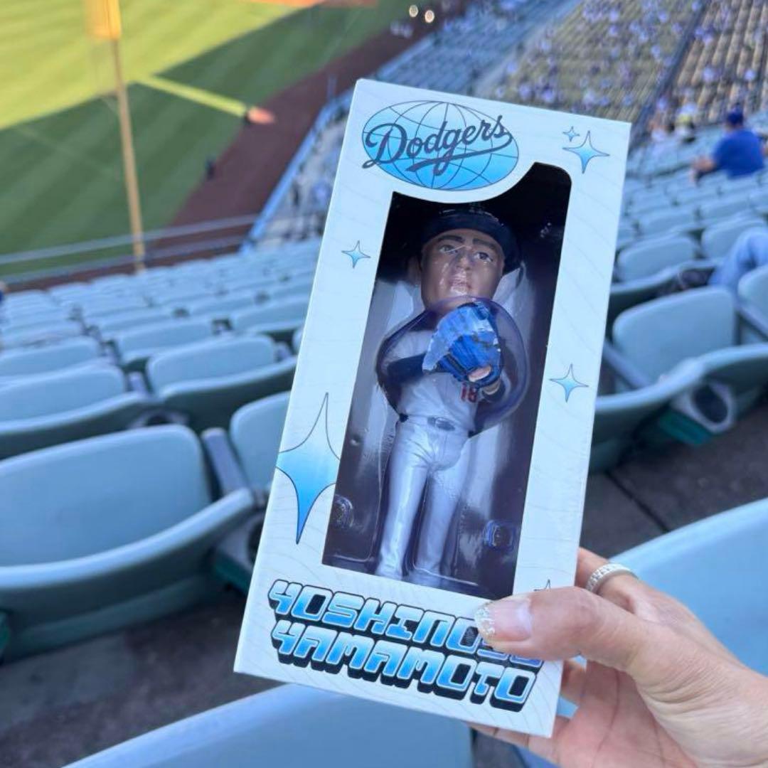 山本由伸　ボブルヘッド　ドジャース　来場者限定　スタジオ配布　新品