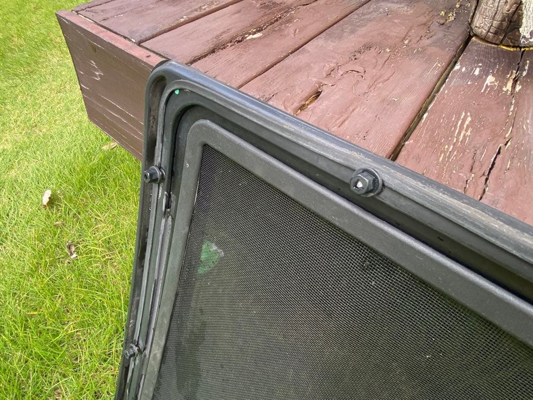 フォルクスワーゲン・ユーロバン　ウェストファリア用の右スライドドアの窓ガラス