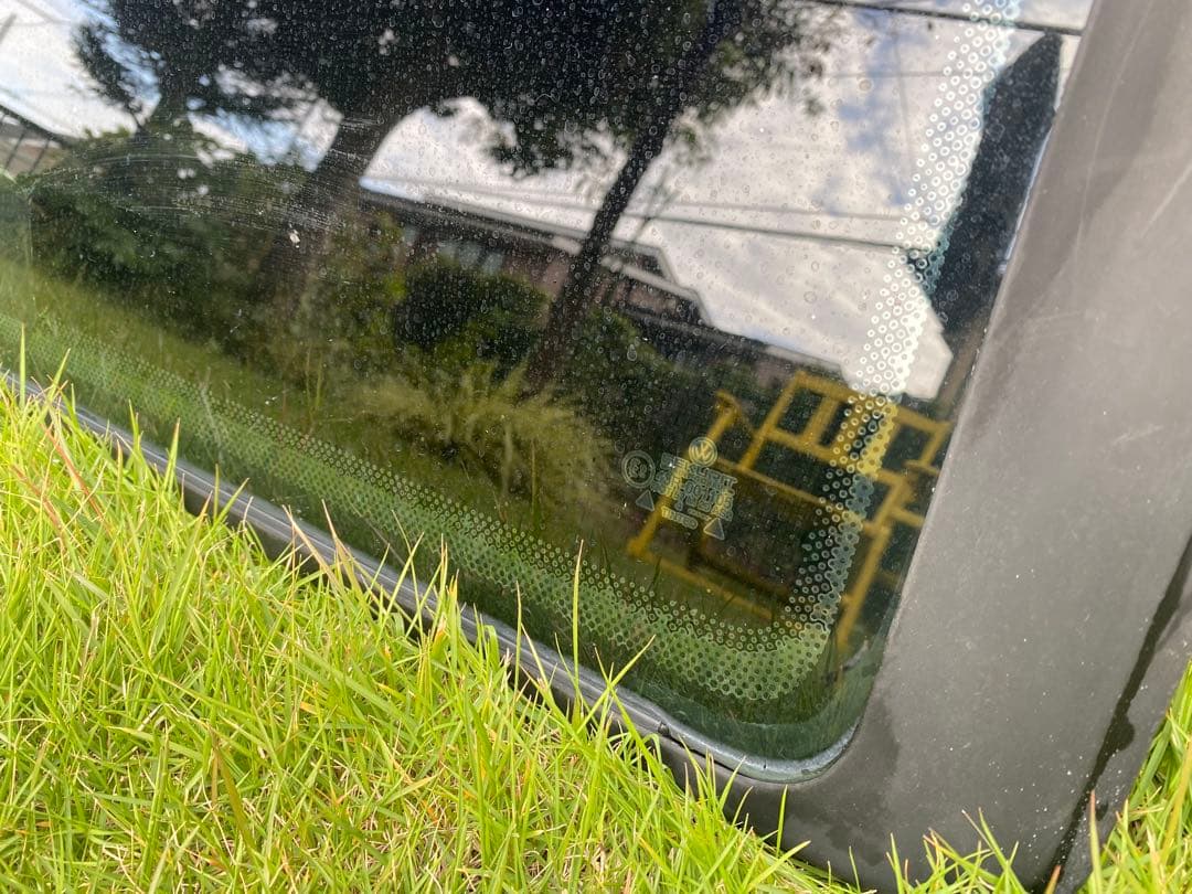 フォルクスワーゲン・ユーロバン　ウェストファリア用の右スライドドアの窓ガラス