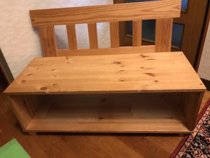 ベンチ　椅子。