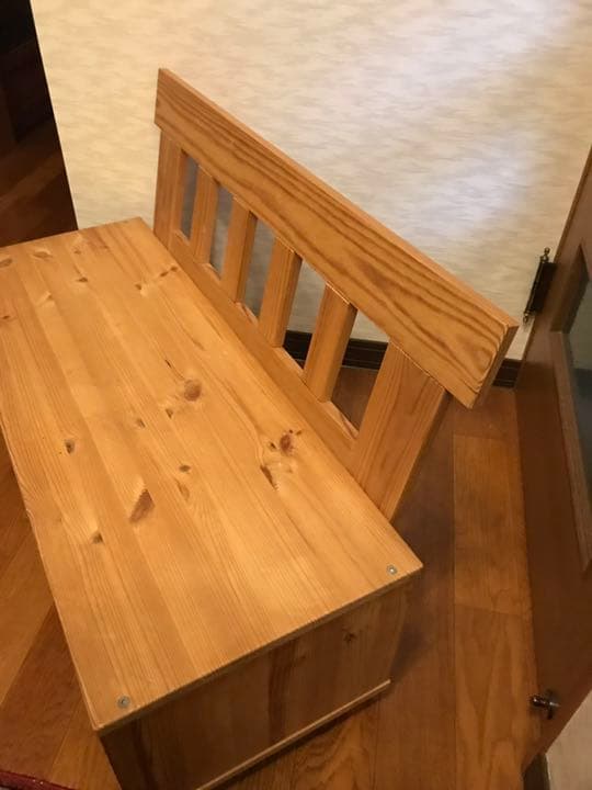 ベンチ　椅子。