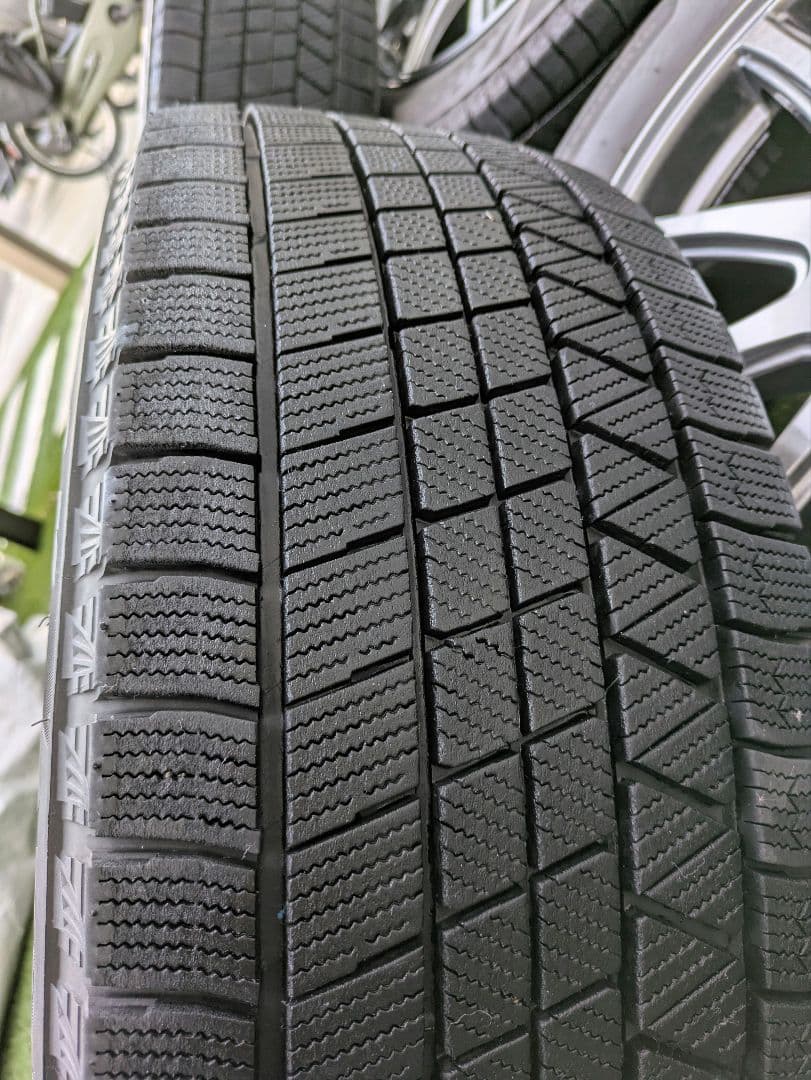 【送料込】ブリザック VRX3 18インチ 225/55R18 スタッドレス