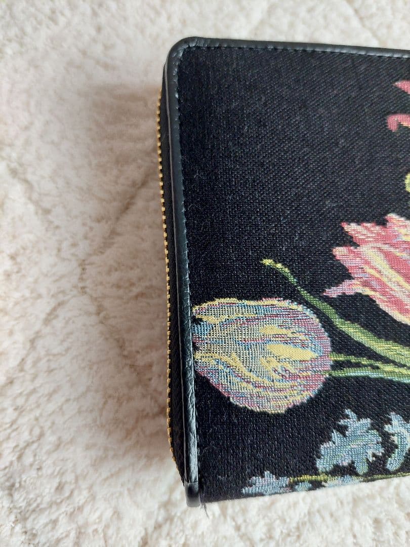 ✨未使用品✨Think 　Bee ！のチェストフィオーレ ラウンドファスナ一財布