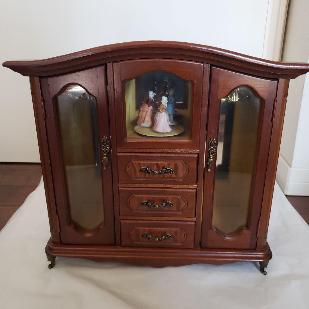 ミュージカルボックス　オルゴール付きアクセサリーケース　人形付き