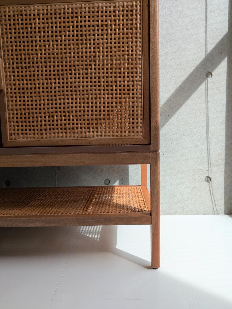 上質デザインの輸入木製 籐 キャビネット 海外品 希少