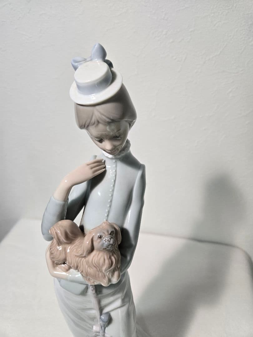 LLADRO 置物 リヤドロ 4893 仔犬とお散歩　仔犬を抱く貴婦人