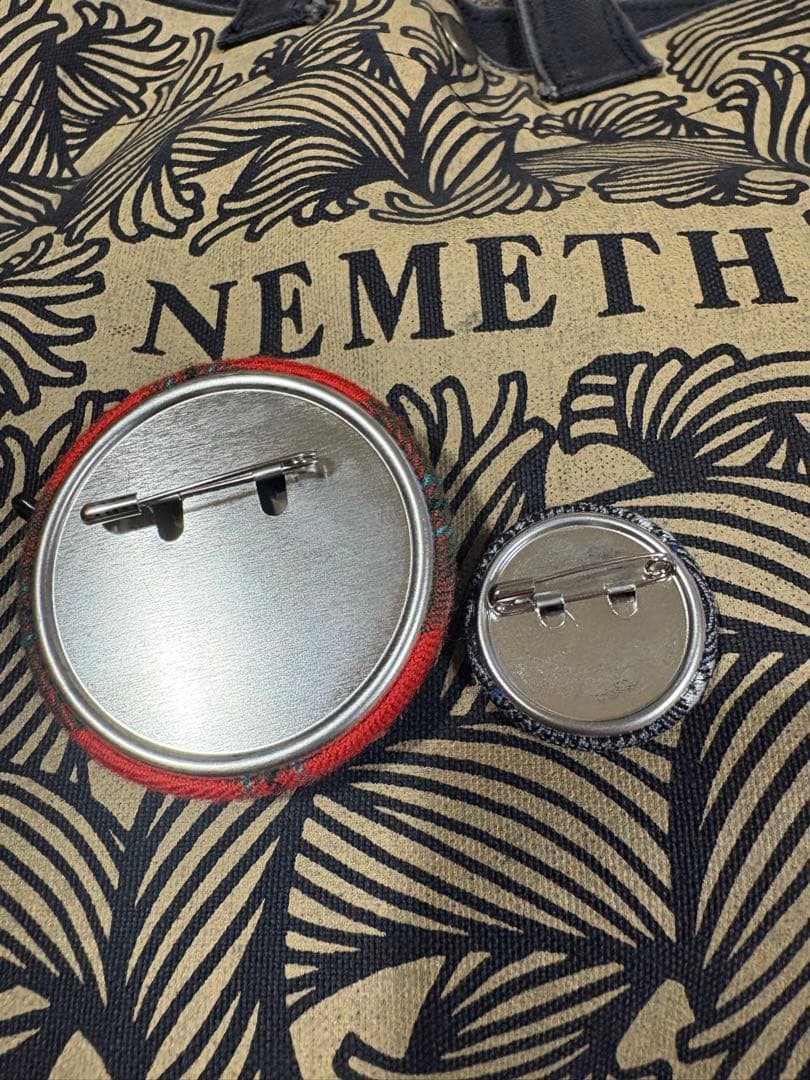 ネメス　缶バッジ