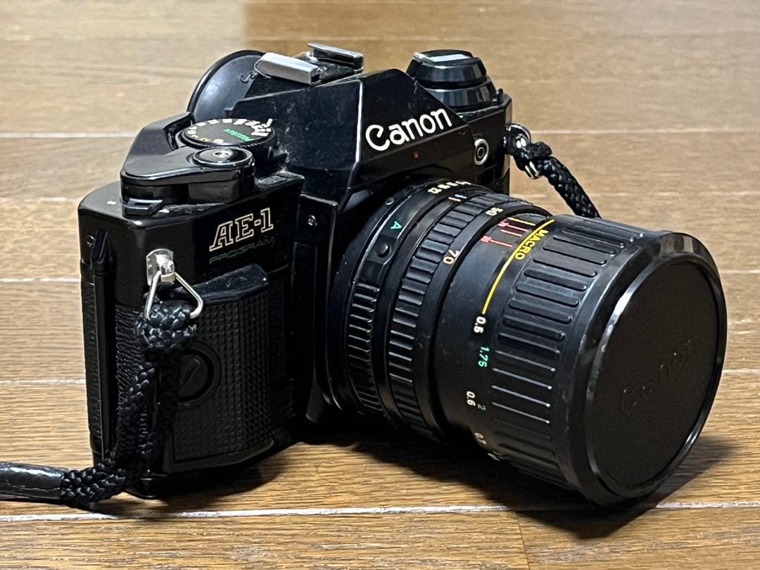 Ｃａｎｏｎ　ＡＥ－１　一眼レフカメラ　セット　ブラック　ストロボ・レンズ付き