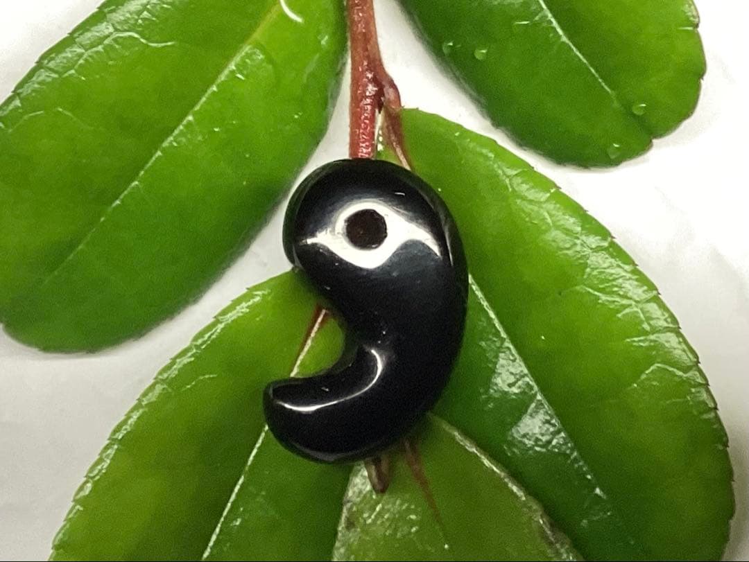 ✳黒平鉱山*モリオン水晶勾玉*希少高額になっています‼️ 本物保証品　業者様も‼️