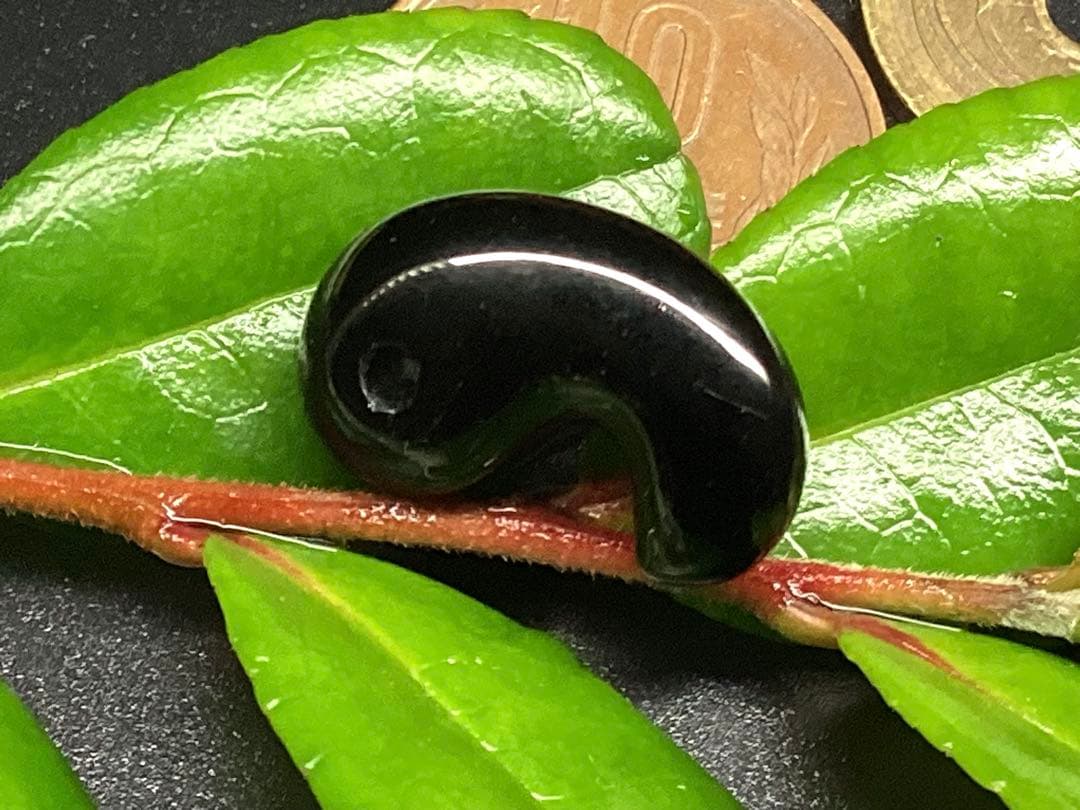 ✳黒平鉱山*モリオン水晶勾玉*希少高額になっています‼️ 本物保証品　業者様も‼️