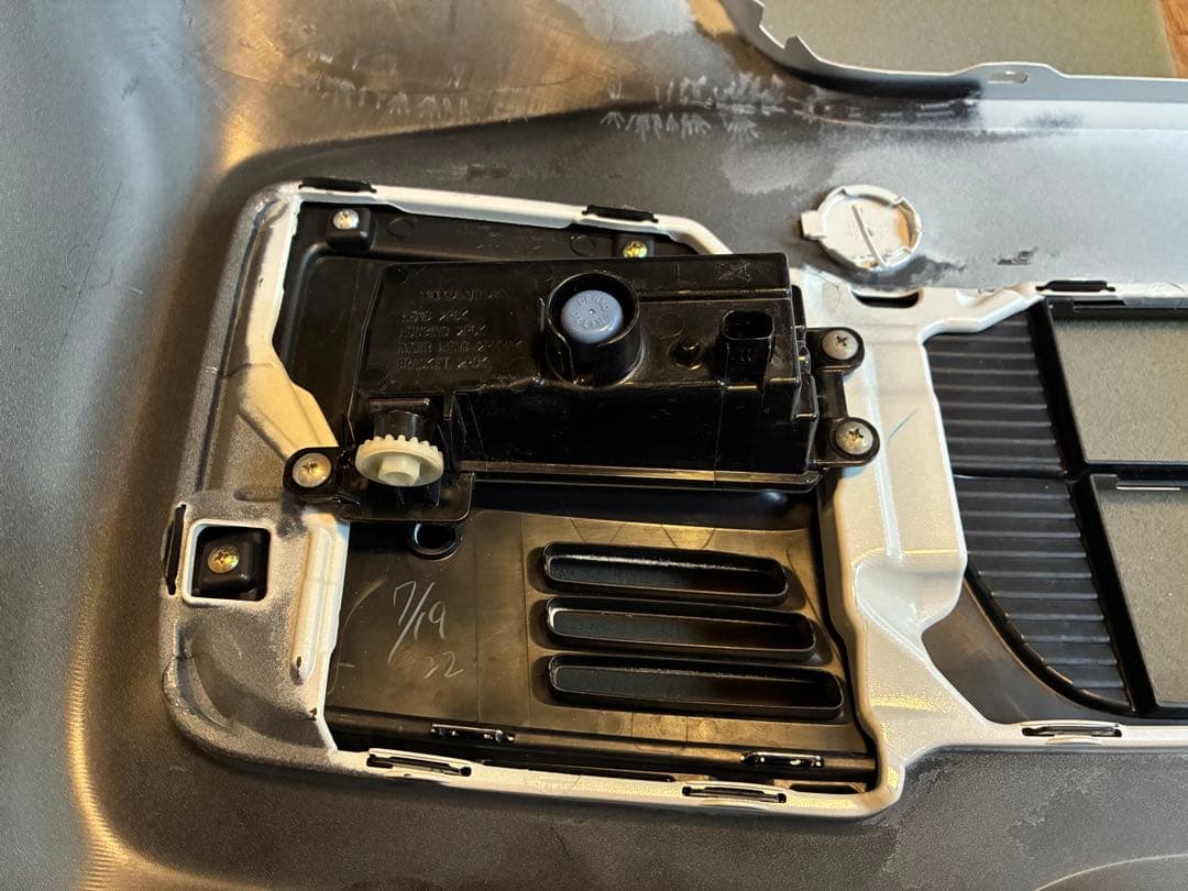 0717 ホンダ　N-BOX カスタム　フロントバンパー　グリルセット. JF3