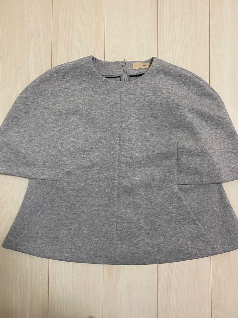 Heve パフシェルトップス