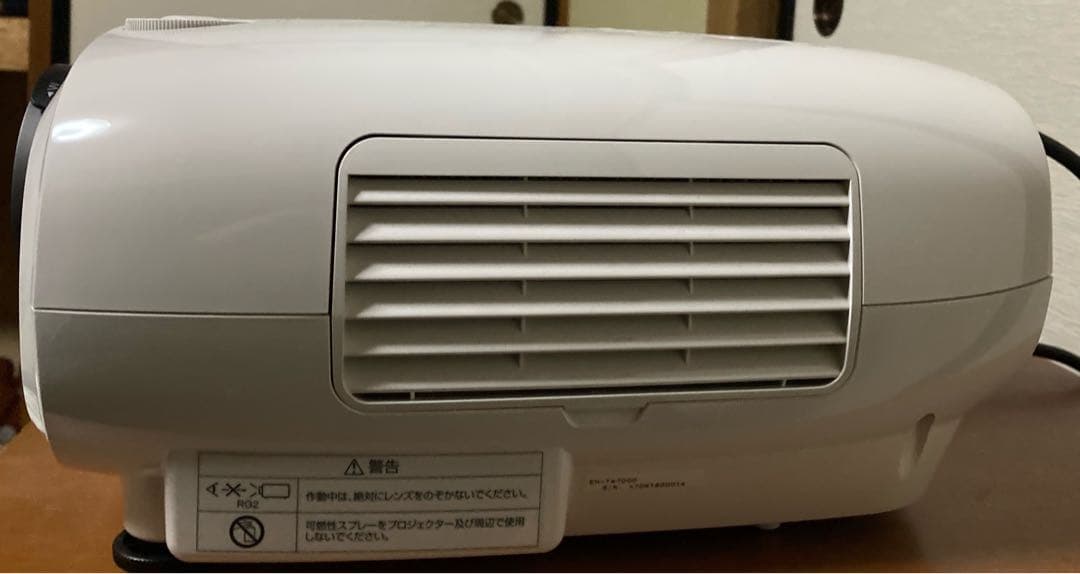 美品 EPSON EH-TW7000 4Kプロジェクター スピーカーレスモデル