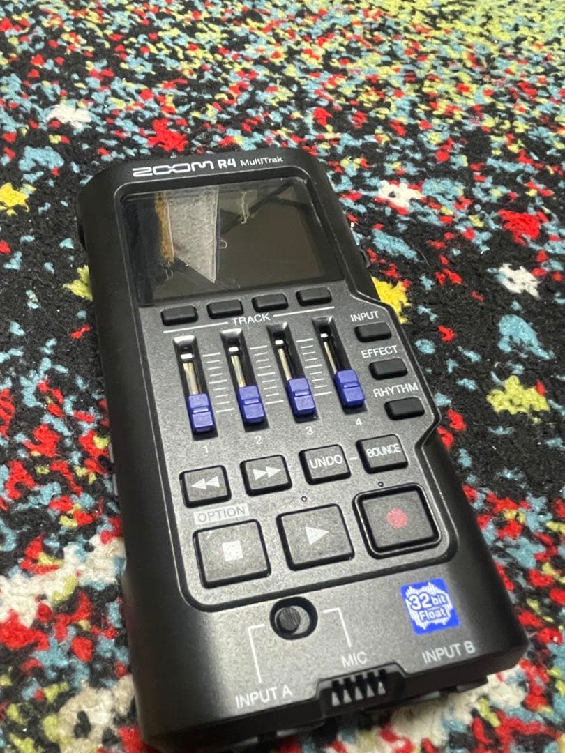 Zoom R4 マルチトラックレコーダー　ケース付き箱無し