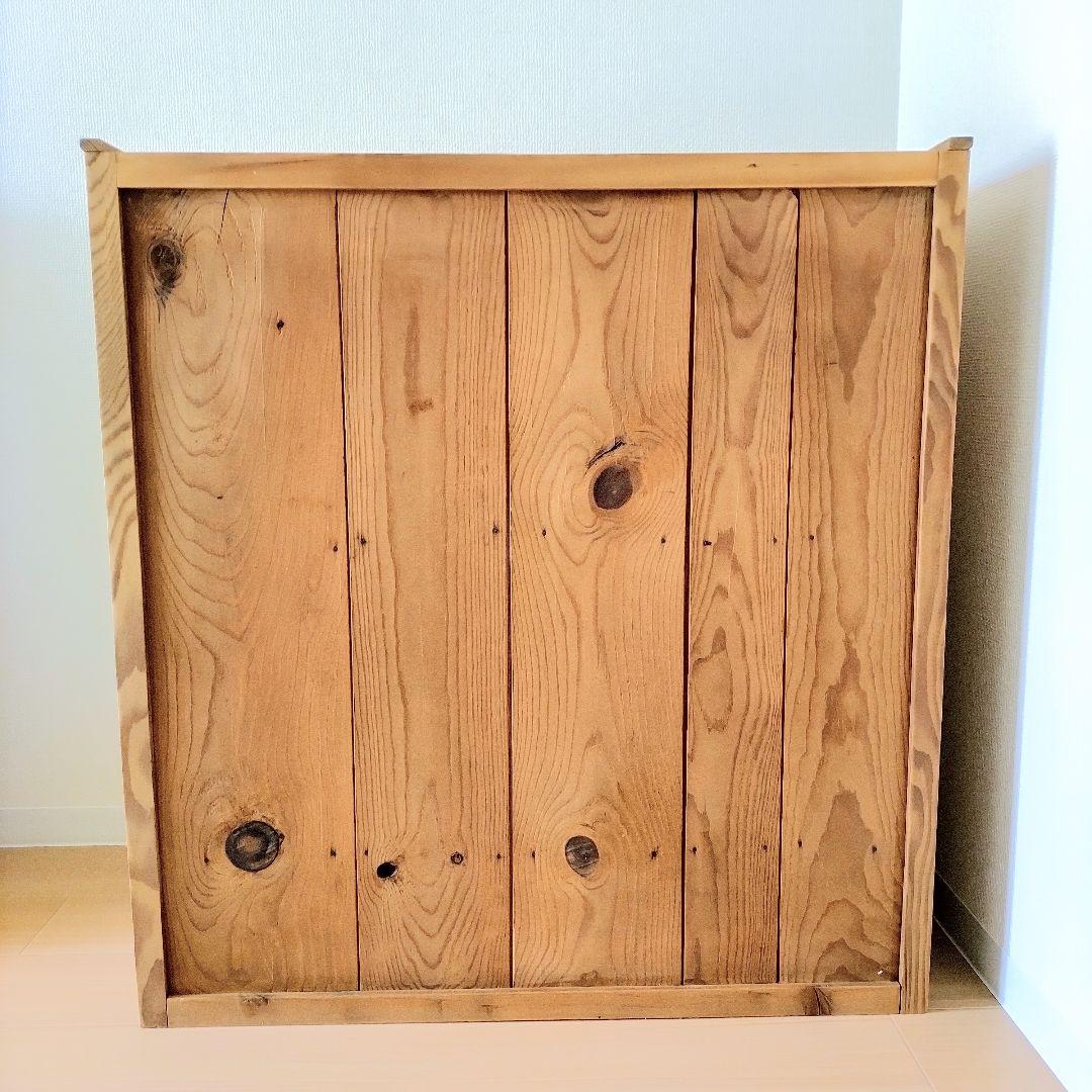 ガラス引き戸のキャビネット　水屋