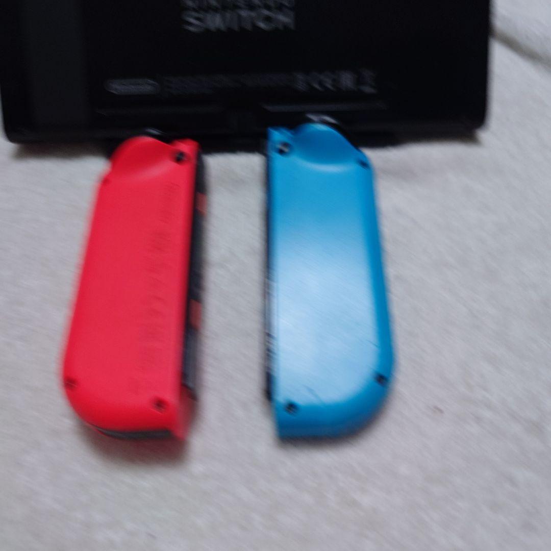 Nintendo Switch 青と赤のジョイコン 本体のみです