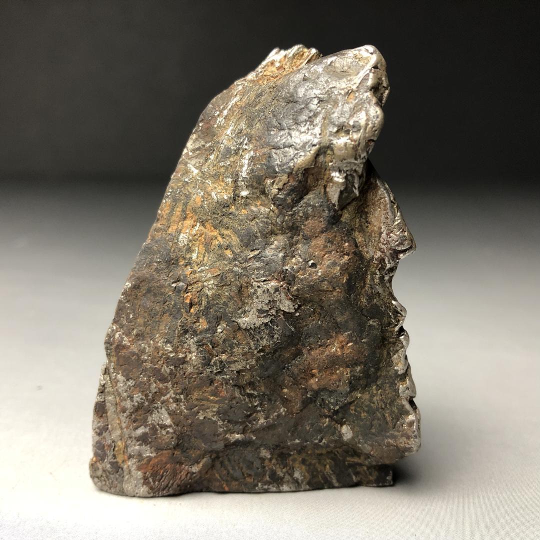 アルタイ隕石 鉄隕石　外皮付き隕石　エンドカット　原石　重さ約236ｇ