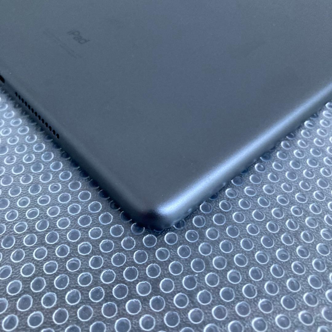 3786【早い者勝ち】電池最良好☆iPad8 第8世代 32GB SIMフリー☆