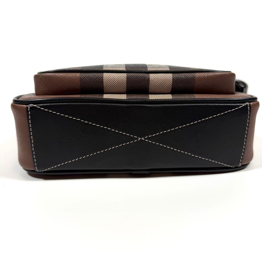 【未使用に近い】【現行】バーバリー　パディバッグ　チェック柄　PVC ブラウン