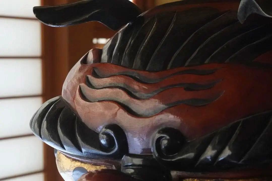 み*く様 【獅子頭　漆塗り・金箔貼り】木彫　彫刻　獅子舞　民藝　骨董品　時代物