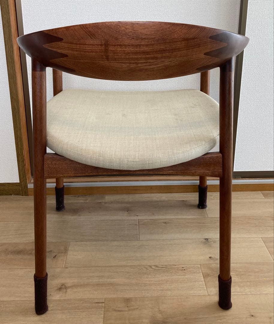 アクタスホースシューダイニングチェア