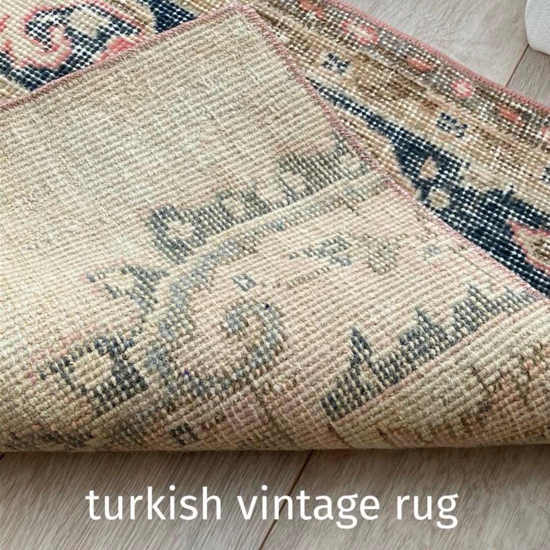 ペールミルキー✳︎62×147✳︎ピンク　ライン深ブルー　トルコヴィンテージラグ