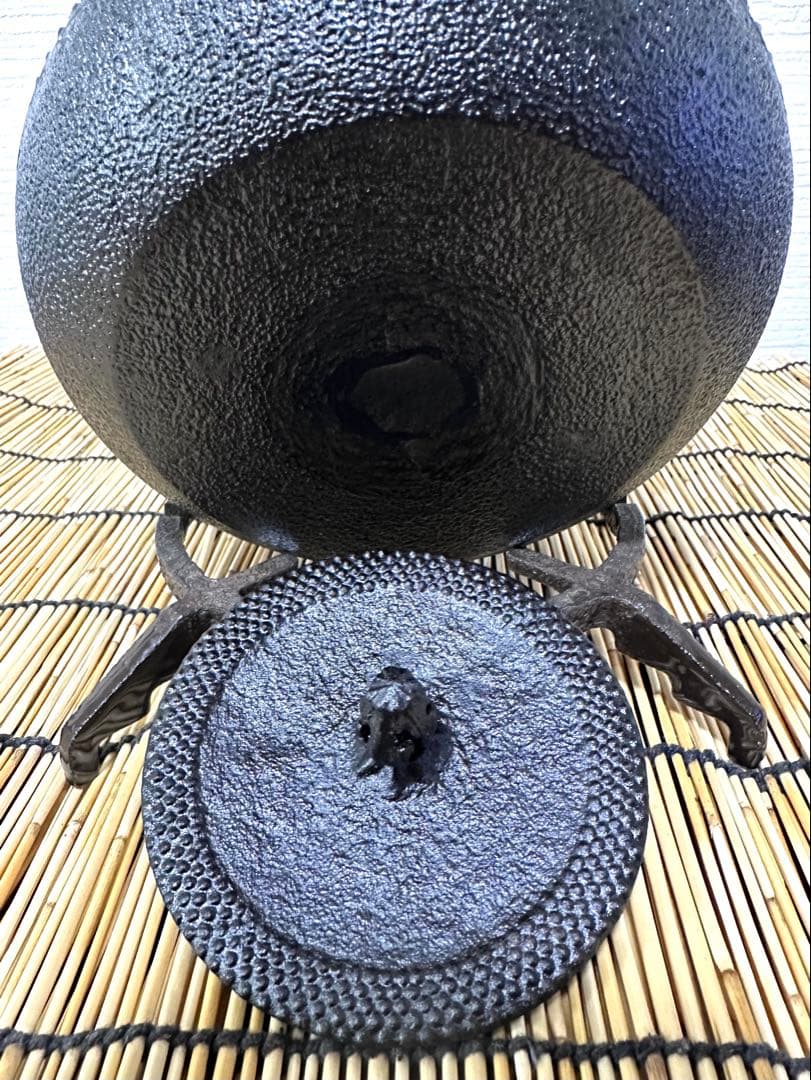 未使用品、付属品付　南部成龍堂鋳造所　伝統工芸士及川光正(齋峰)１８型　南部鉄瓶