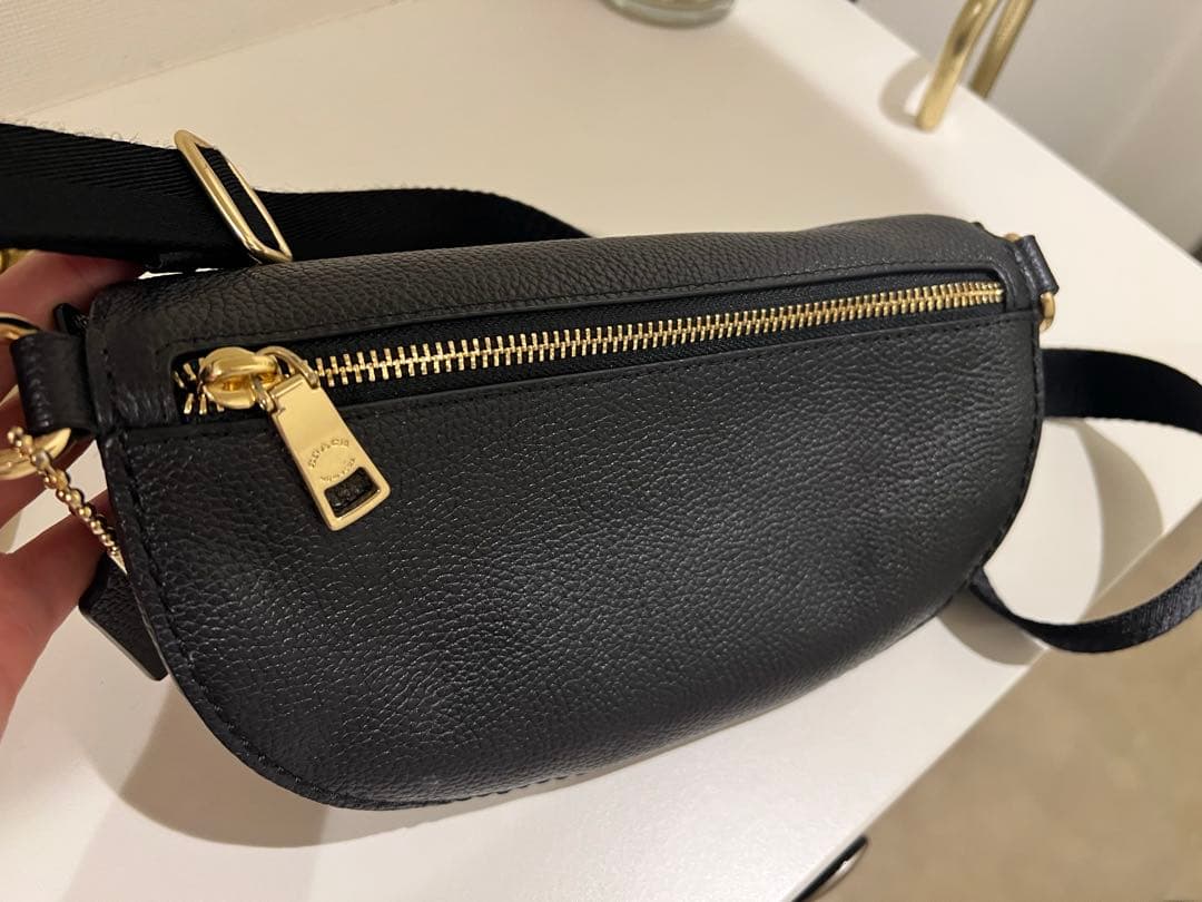 COACH ブラック ボディバッグ　レディース
