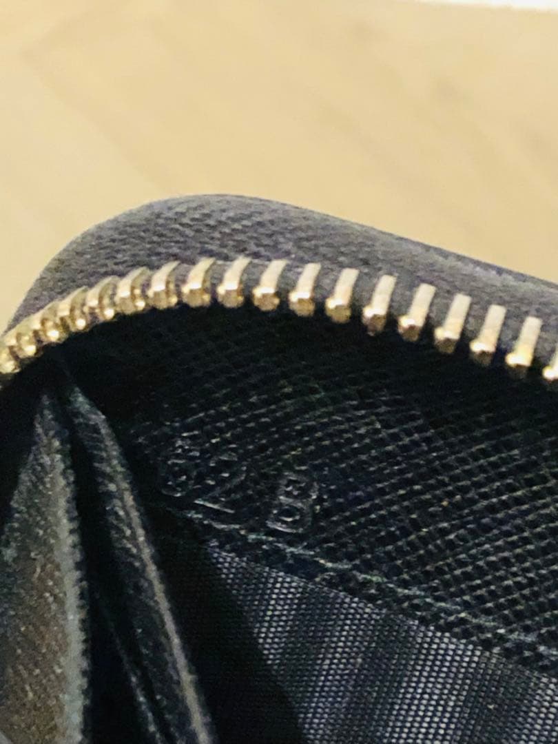 プラダ 長財布 三角ロゴ サフィアーノレザー 黒 1ML506 QHH