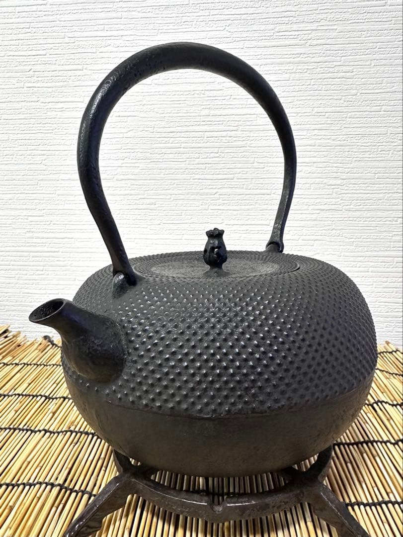 未使用品、タグ付　南部耕雲堂名人雅泉造　２０型アラレ　南部鉄瓶　南部鉄器