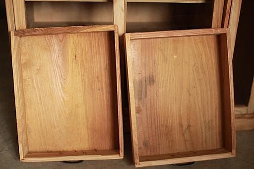 古い木枠のガラス戸棚　小引き出し2杯　食器棚　水屋　キャビネット　古家具　古民家