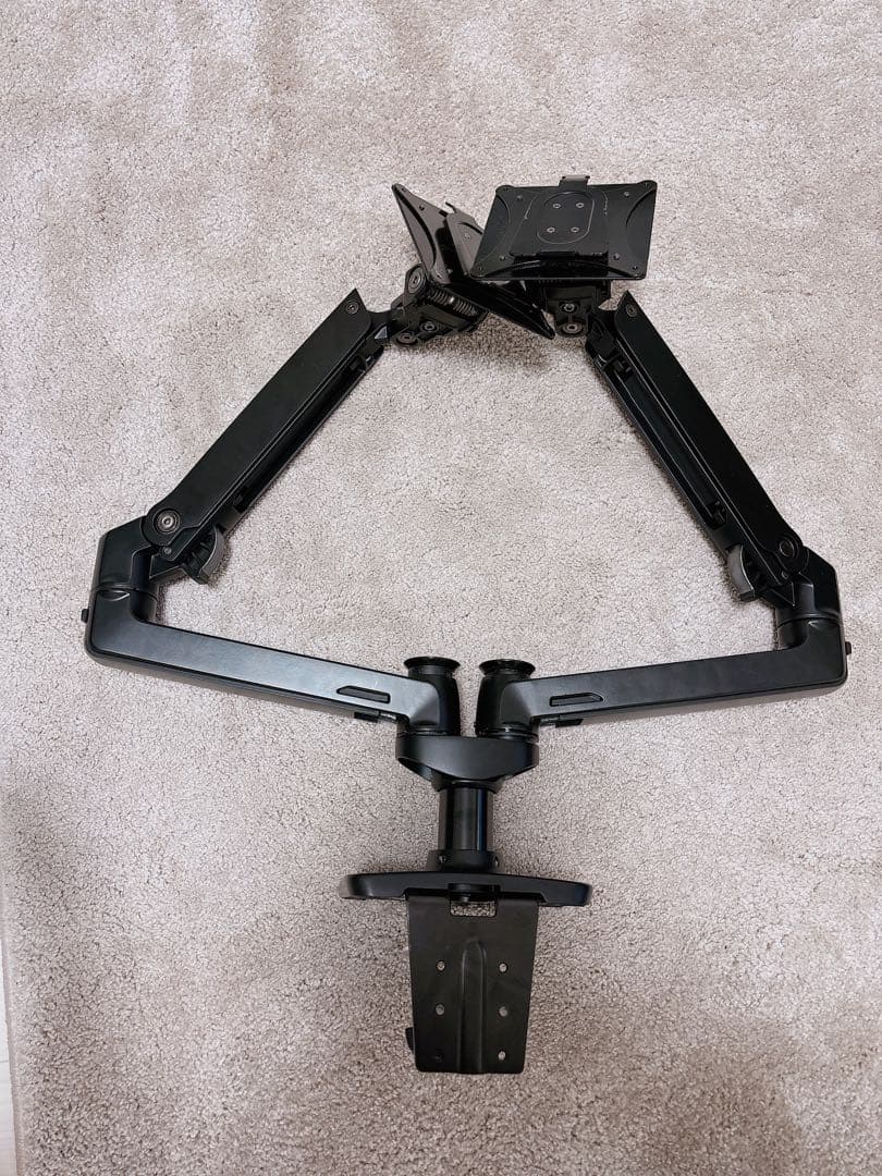 Amazonベーシック モニターアーム デュアル-ディスプレイタイプ 32インチ