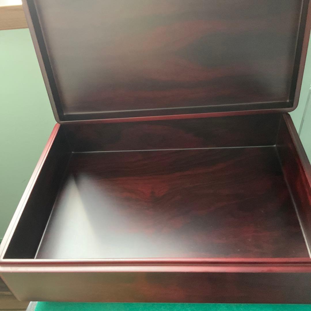 重厚で大変趣の御座います整理箱です。