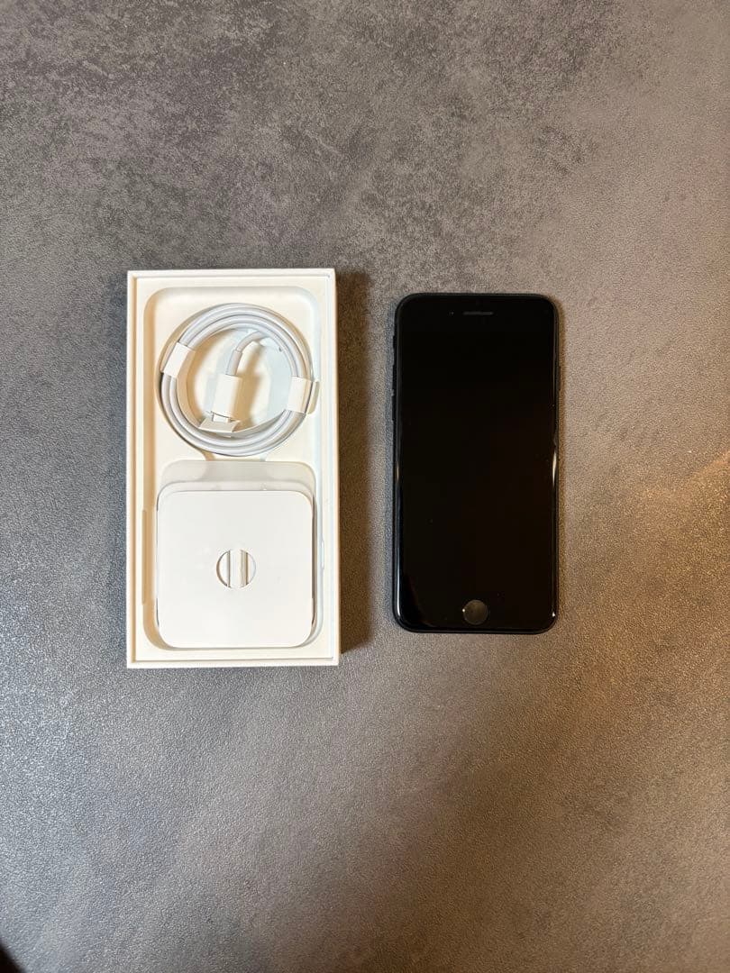 Apple iPhone SE (第3世代) ブラック 本体　256GB