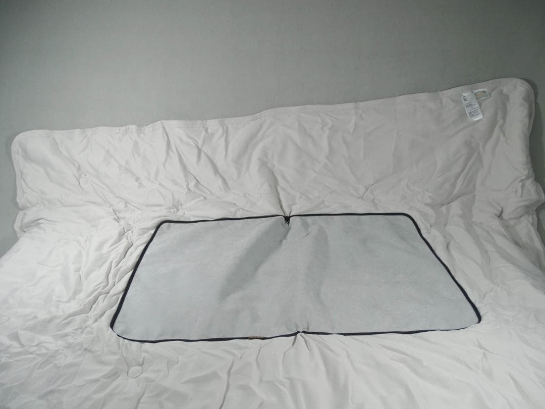 【正直ズルい】高級車内装素材で作ったクッション ライトグレー