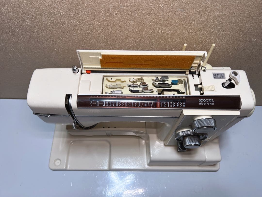 ジャノメ エクセル.フリーモーション刺繍もできるレトロミシン 815