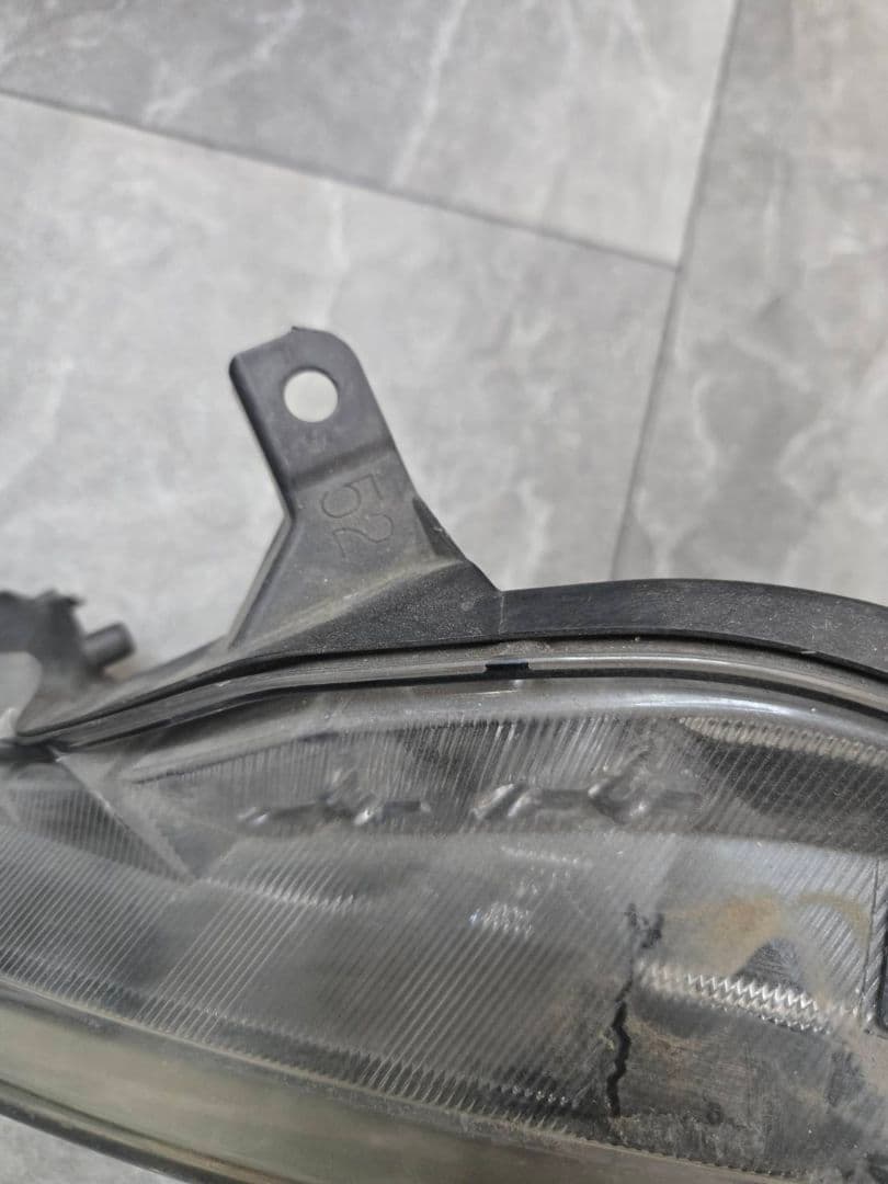 ZSU60W　トヨタ　60ハリアー　ヘッドライト