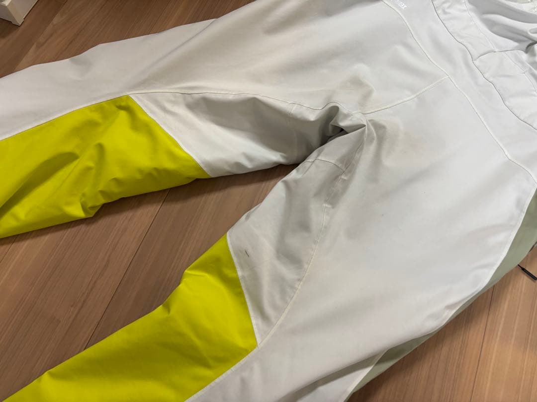 ★24年モデル★お洒落　デサント　スキーウエア 上下セット　SAJ デモ　技術選