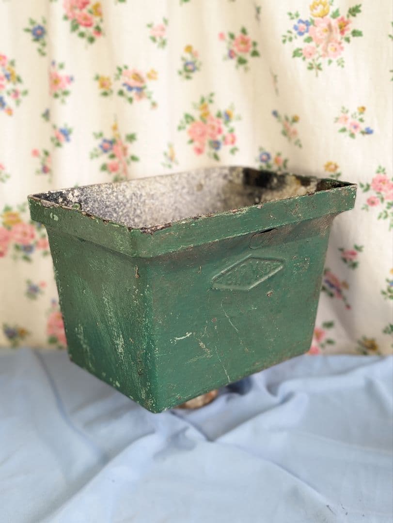 イギリス アンティーク アルミ製 壁掛けプランター 植木鉢 ドレインホッパー