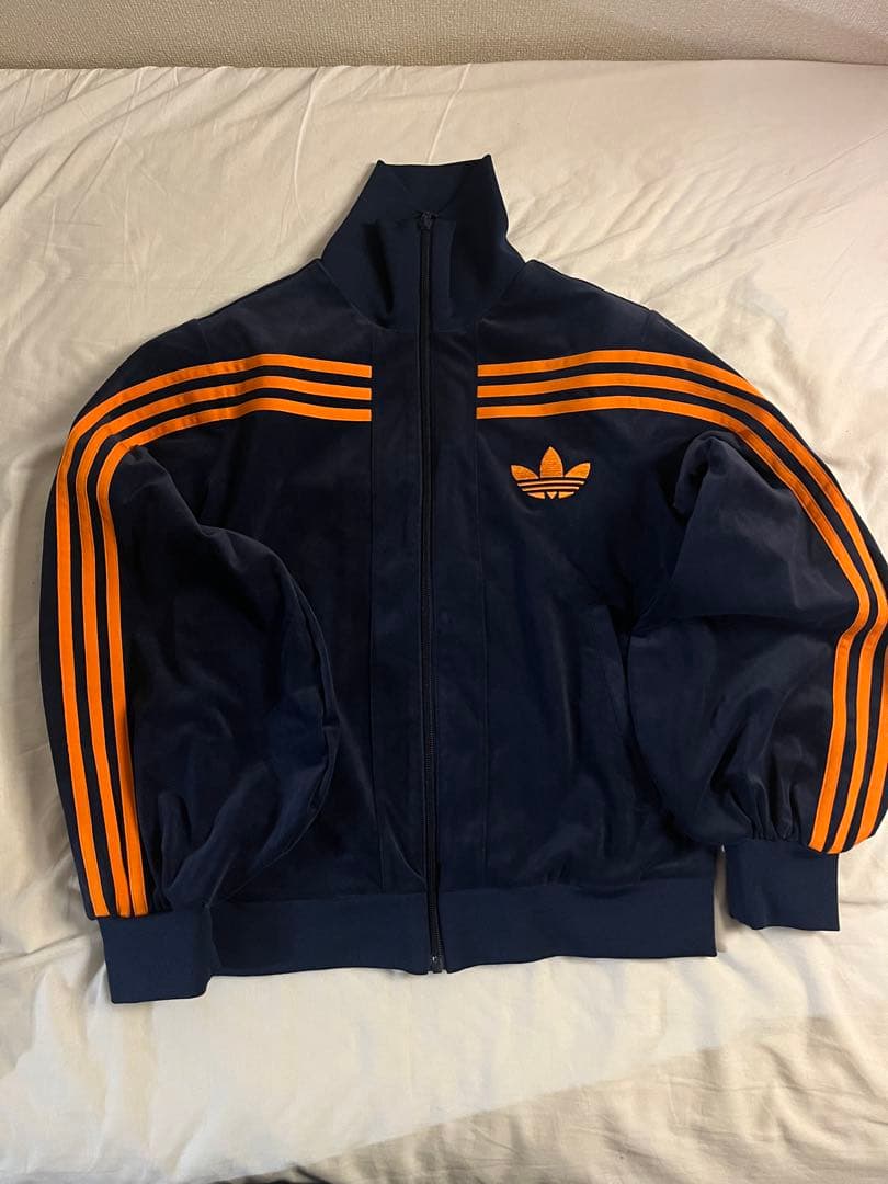 adidas トラックジャケット ベロア ネイビー