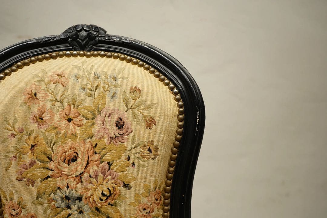 ルイ15世様式　フランス　アンティーク　ロココ　バロック　プチポワン　刺繍