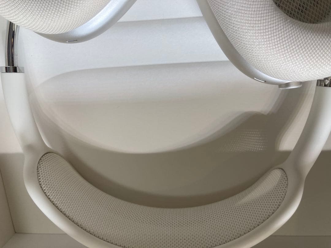 AirPods Max (USB-C) スターライト　2世代